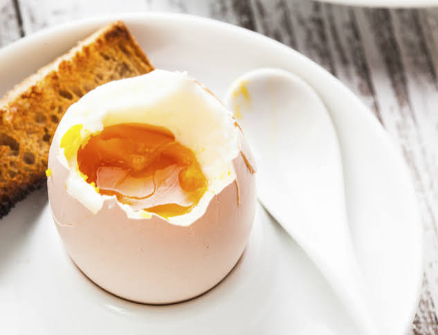 Zachtgekookt eitje met toast